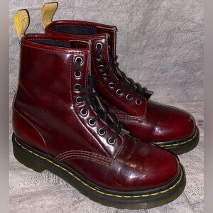 Dr Doc Martens 1460 Vegan Leather 8 Eyelet Combat Boots Cherry Rub Off Red 6 L